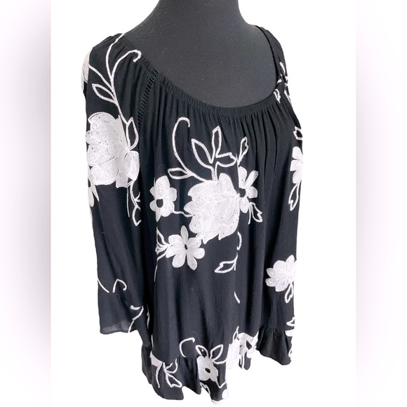 Embroidered Peasant Top - Picture 4 of 9